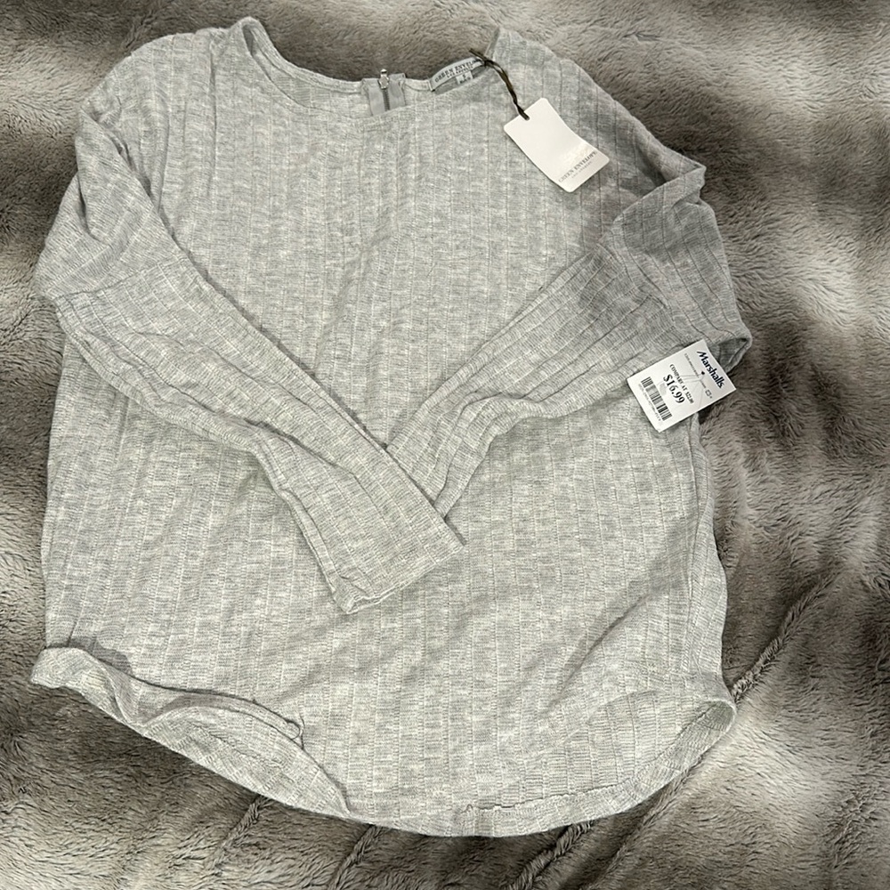 Light gray top, super soft